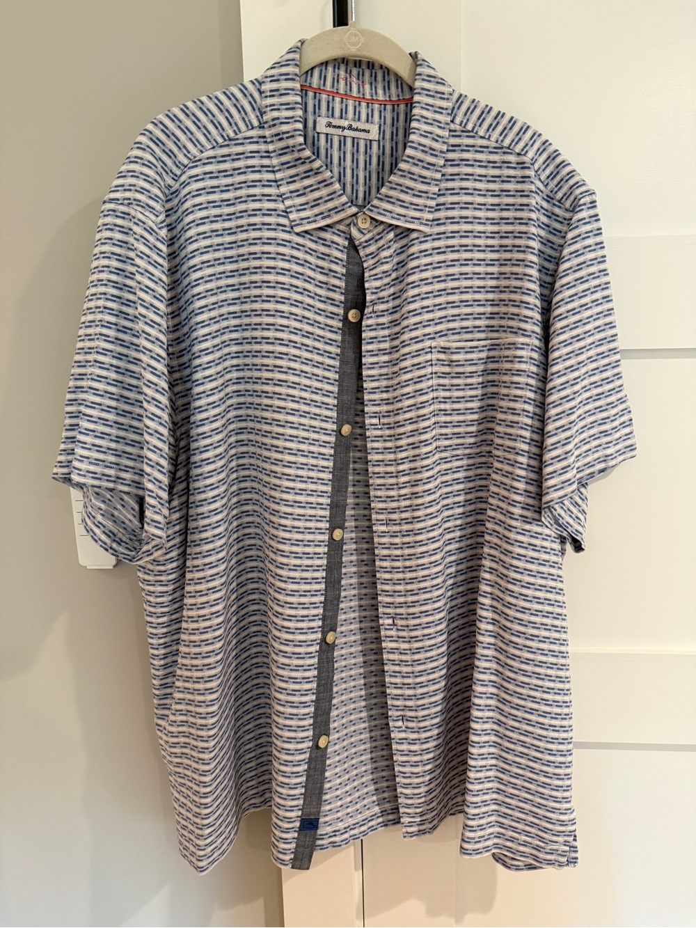 Tommy Bahama men’s short-sleeve 100% silk button-down shirt, XXL